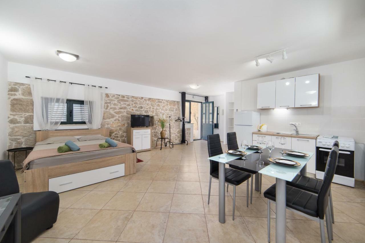 Ana Apartments Blace Bagian luar foto