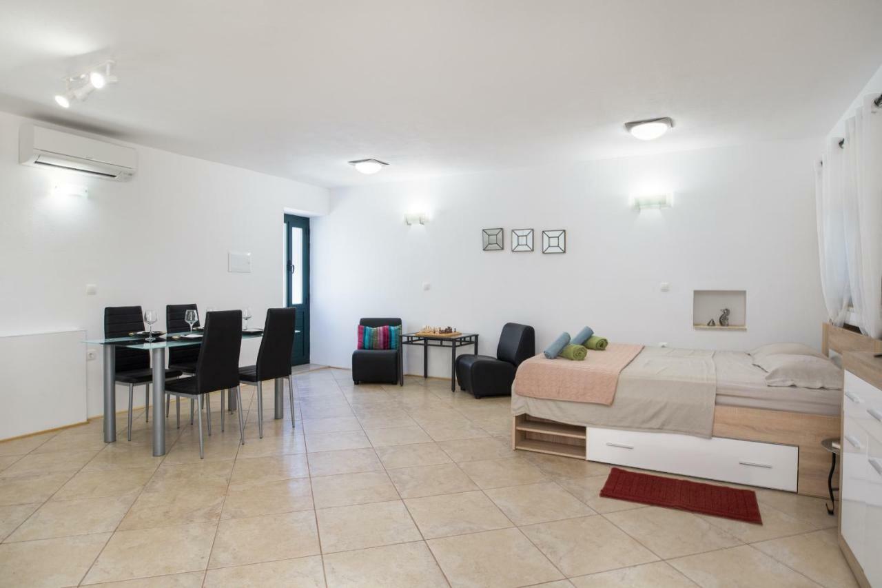 Ana Apartments Blace Bagian luar foto