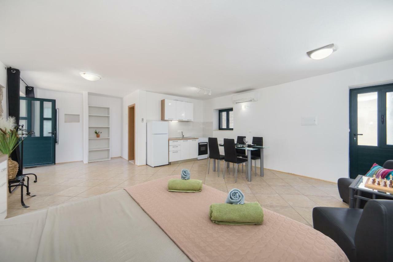 Ana Apartments Blace Bagian luar foto
