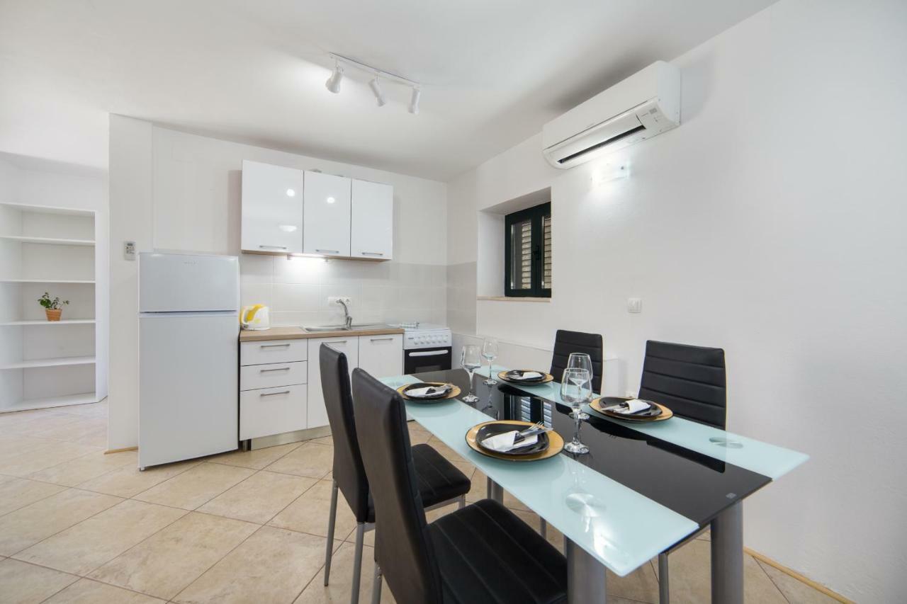 Ana Apartments Blace Bagian luar foto