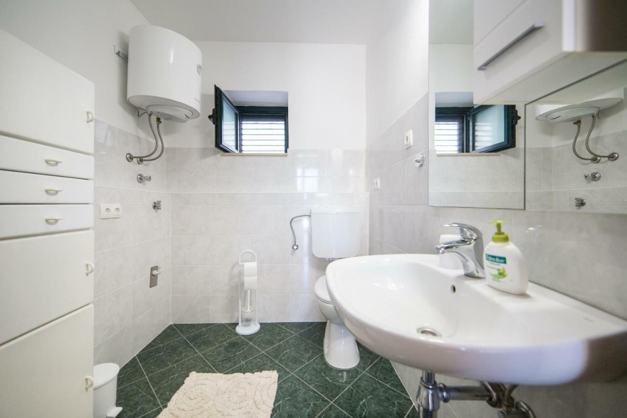 Ana Apartments Blace Bagian luar foto